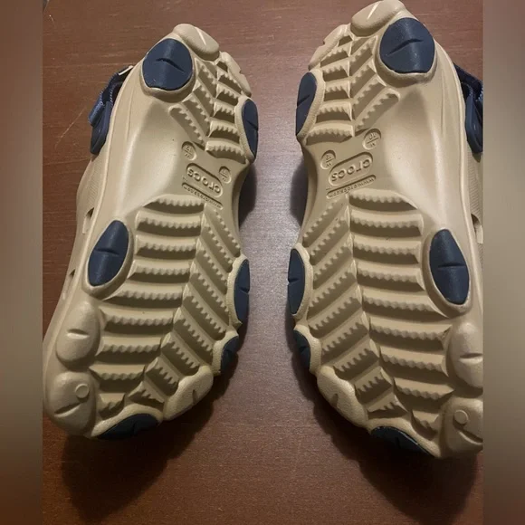 Crocs Casual Comfort Shoes - Picture 4 of 5